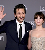 Rogue_One_A_Star_Wars_Story_Premiere_in_Hollywood_2810729.jpg