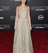 Rogue_One_A_Star_Wars_Story_Premiere_in_Hollywood_2811029.jpg