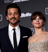 Rogue_One_A_Star_Wars_Story_Premiere_in_Hollywood_2811129.jpg