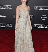 Rogue_One_A_Star_Wars_Story_Premiere_in_Hollywood_281129.jpg