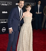 Rogue_One_A_Star_Wars_Story_Premiere_in_Hollywood_2812229.jpg