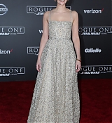 Rogue_One_A_Star_Wars_Story_Premiere_in_Hollywood_2814029.jpg