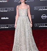 Rogue_One_A_Star_Wars_Story_Premiere_in_Hollywood_2814229.jpg