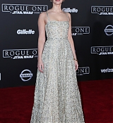 Rogue_One_A_Star_Wars_Story_Premiere_in_Hollywood_2814829.jpg
