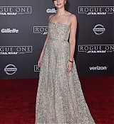 Rogue_One_A_Star_Wars_Story_Premiere_in_Hollywood_2815329.jpg