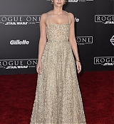 Rogue_One_A_Star_Wars_Story_Premiere_in_Hollywood_2815429.jpg