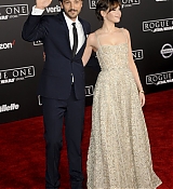 Rogue_One_A_Star_Wars_Story_Premiere_in_Hollywood_2815529.jpg