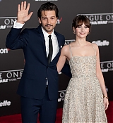 Rogue_One_A_Star_Wars_Story_Premiere_in_Hollywood_2815729.jpg