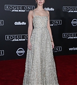 Rogue_One_A_Star_Wars_Story_Premiere_in_Hollywood_2817529.jpg