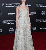 Rogue_One_A_Star_Wars_Story_Premiere_in_Hollywood_2817929.jpg