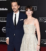 Rogue_One_A_Star_Wars_Story_Premiere_in_Hollywood_2820129.jpg