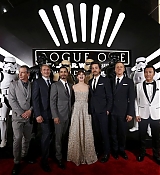Rogue_One_A_Star_Wars_Story_Premiere_in_Hollywood_2820429.jpg