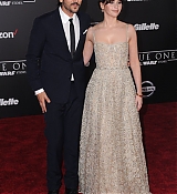 Rogue_One_A_Star_Wars_Story_Premiere_in_Hollywood_2820729.jpg