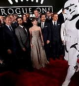 Rogue_One_A_Star_Wars_Story_Premiere_in_Hollywood_2821329.jpg