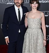 Rogue_One_A_Star_Wars_Story_Premiere_in_Hollywood_2821729.jpg