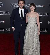 Rogue_One_A_Star_Wars_Story_Premiere_in_Hollywood_2822829.jpg