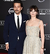 Rogue_One_A_Star_Wars_Story_Premiere_in_Hollywood_2822929.jpg