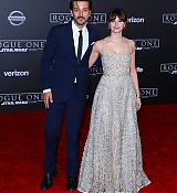 Rogue_One_A_Star_Wars_Story_Premiere_in_Hollywood_2823329.jpg