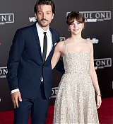 Rogue_One_A_Star_Wars_Story_Premiere_in_Hollywood_2824229.jpg