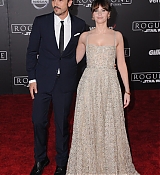 Rogue_One_A_Star_Wars_Story_Premiere_in_Hollywood_2824629.jpg