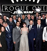 Rogue_One_A_Star_Wars_Story_Premiere_in_Hollywood_2825229.jpg