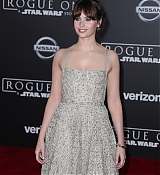 Rogue_One_A_Star_Wars_Story_Premiere_in_Hollywood_2825729.jpg