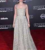 Rogue_One_A_Star_Wars_Story_Premiere_in_Hollywood_2826129.jpg
