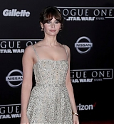 Rogue_One_A_Star_Wars_Story_Premiere_in_Hollywood_2827029.jpg
