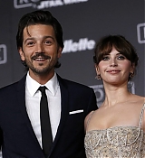 Rogue_One_A_Star_Wars_Story_Premiere_in_Hollywood_2827329.jpg