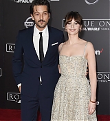 Rogue_One_A_Star_Wars_Story_Premiere_in_Hollywood_2829429.jpg