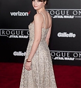 Rogue_One_A_Star_Wars_Story_Premiere_in_Hollywood_283029.jpg