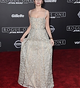 Rogue_One_A_Star_Wars_Story_Premiere_in_Hollywood_284929.jpg
