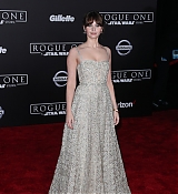 Rogue_One_A_Star_Wars_Story_Premiere_in_Hollywood_286229.jpg