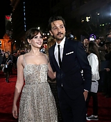 Rogue_One_A_Star_Wars_Story_Premiere_in_Hollywood_287029.jpg