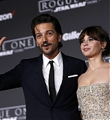 Rogue_One_A_Star_Wars_Story_Premiere_in_Hollywood_289129.jpg